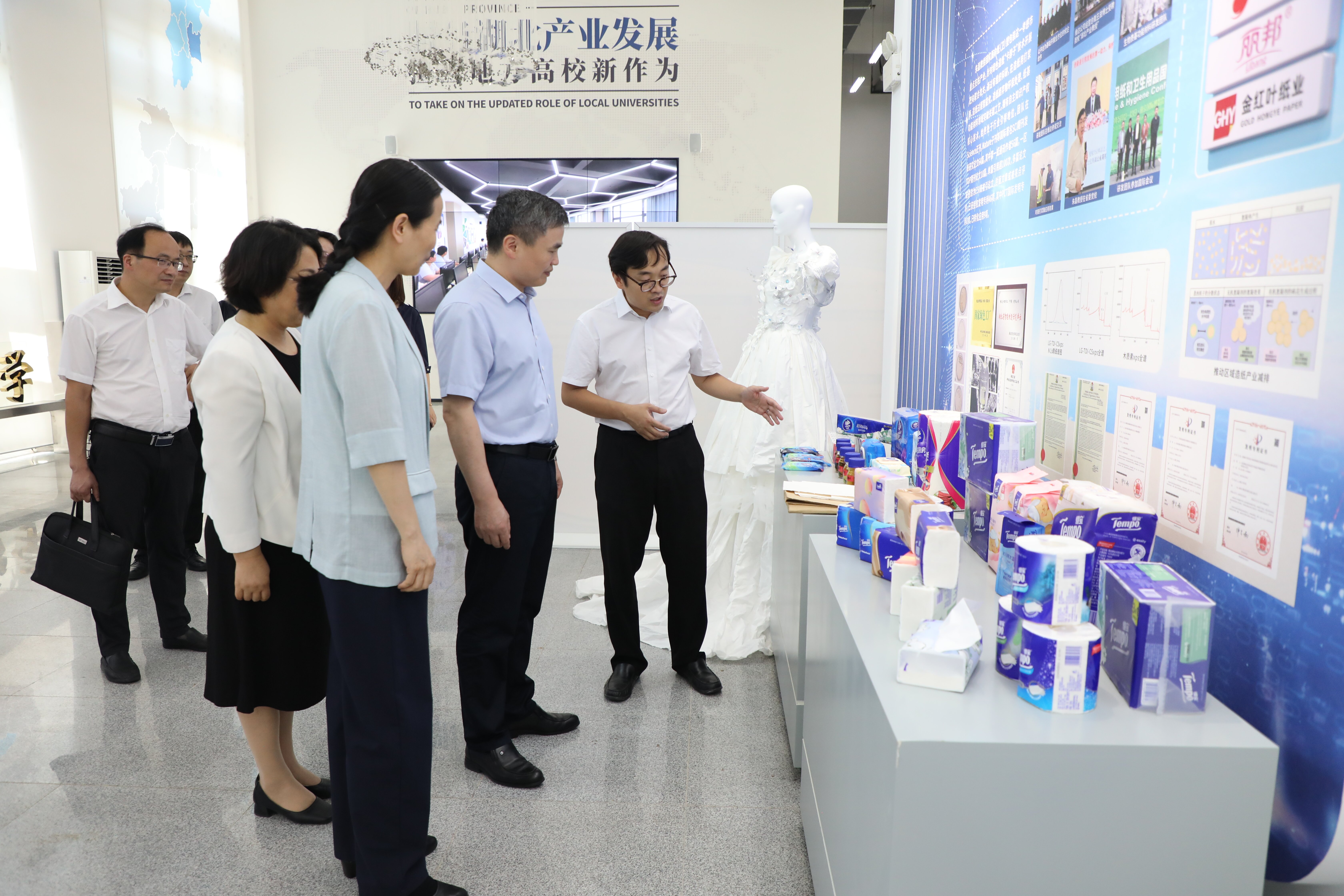 省侨联党组书记冯伟一行来校调研-湖北工程学院新闻网